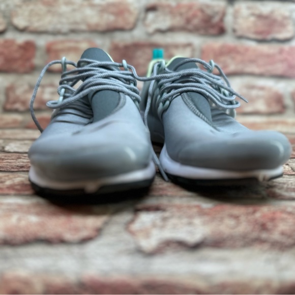 Nike womens shoes - Picture 2 of 10